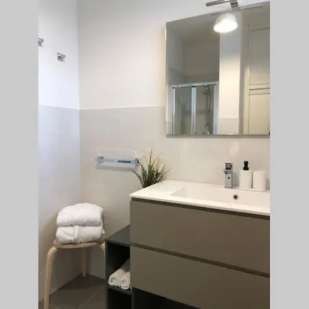 *central Lakeside Apt*swimming Pool & Free Parking * פסקיארה דל גארדה